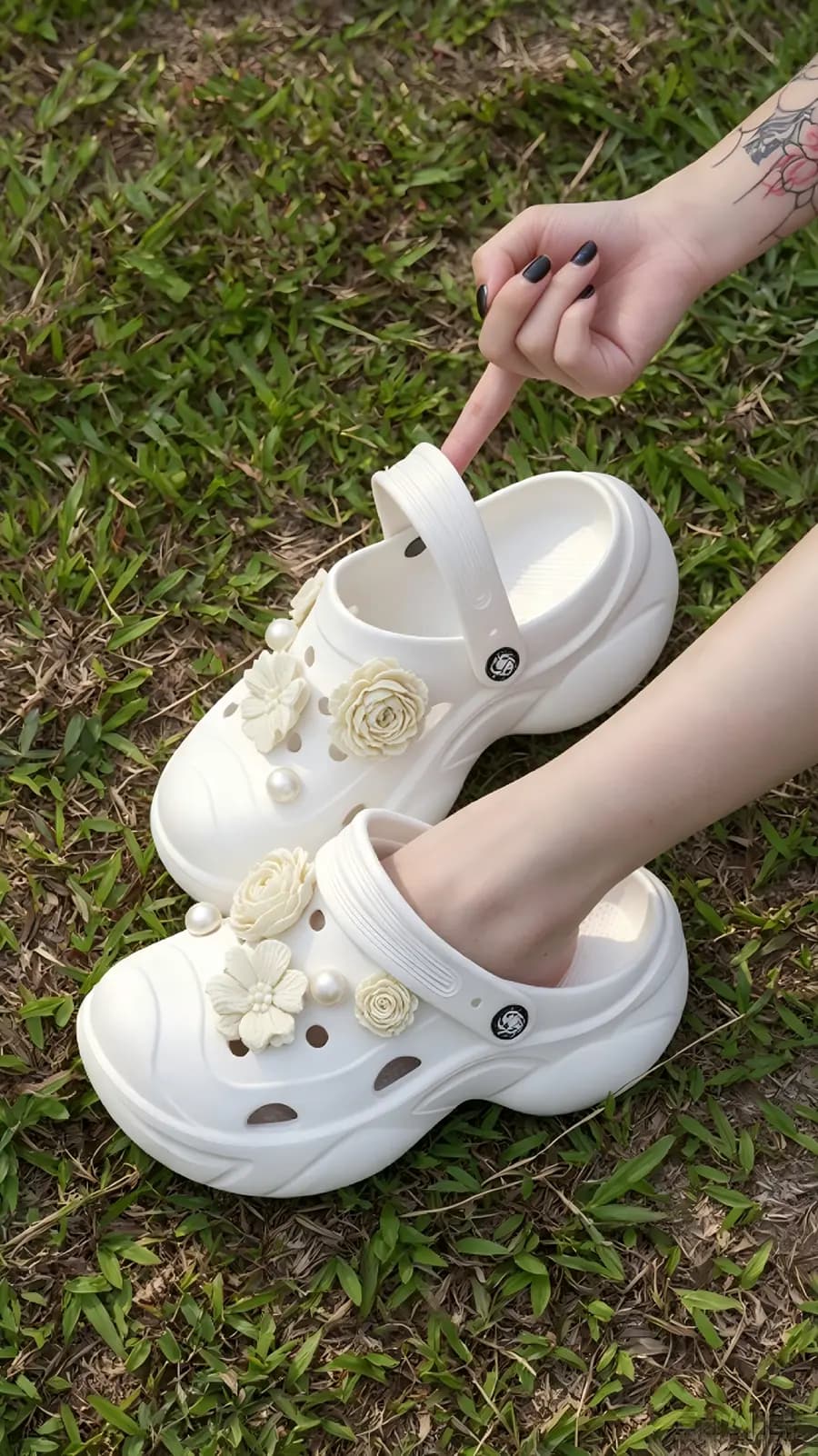 Kunoth lightweight waterproof EVA foam clogs product display