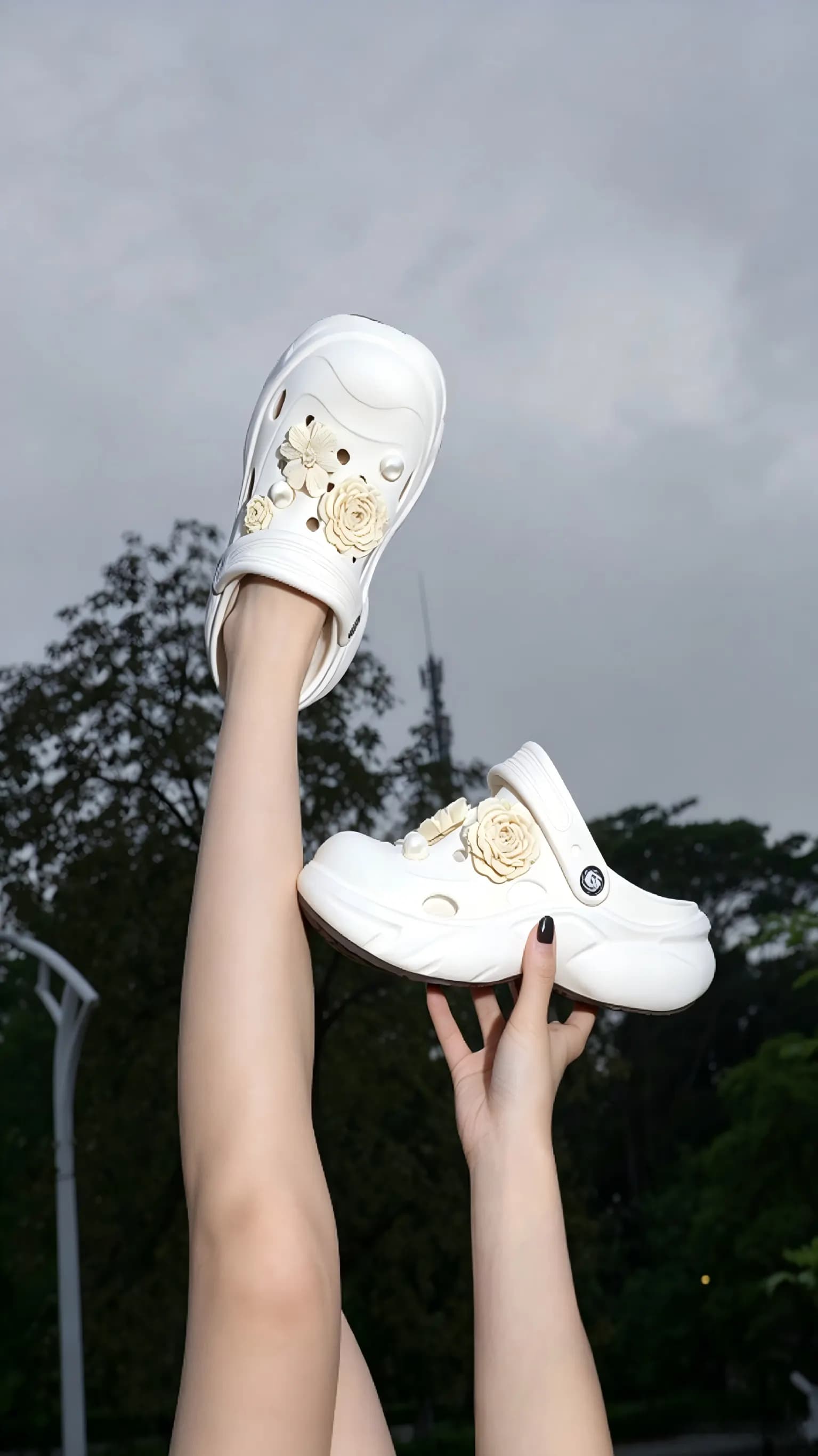 Kunoth lightweight waterproof EVA foam clogs product display
