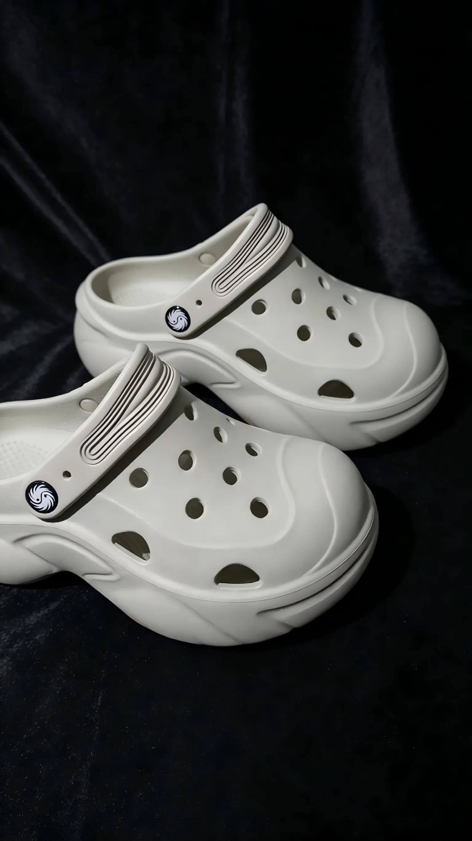 Kunoth lightweight waterproof EVA foam clogs product display