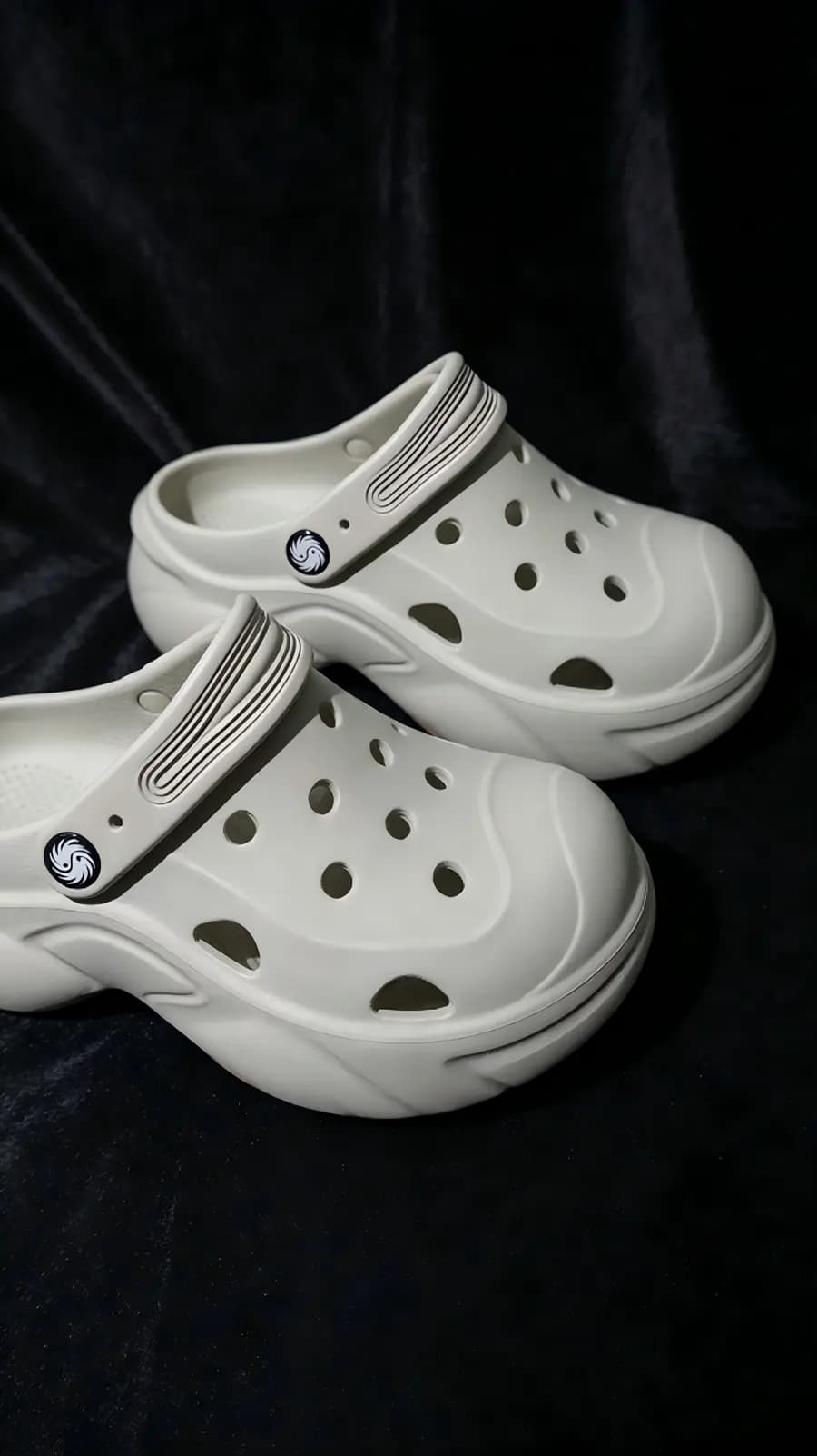 Kunoth lightweight waterproof EVA foam clogs product display